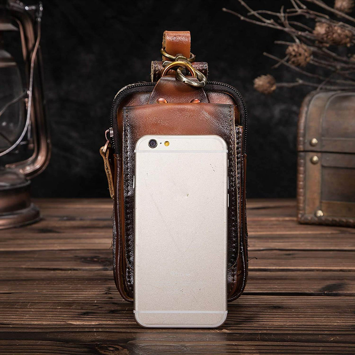 Waist Bag in Cowhide with Padded Phone Compartment and Magnetic Pocket