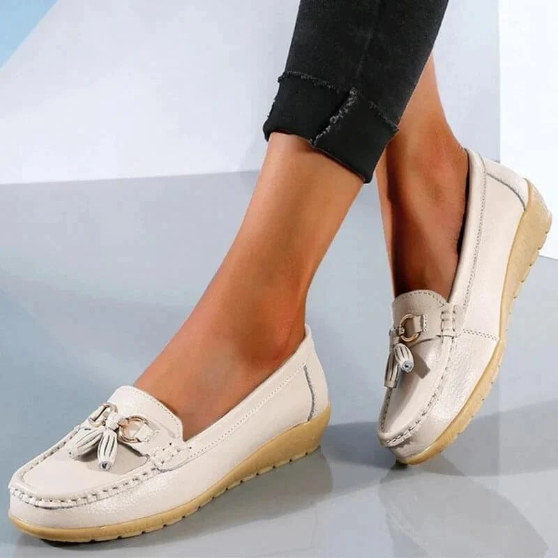 Womens Loafers with Curved Insole Design in Leather