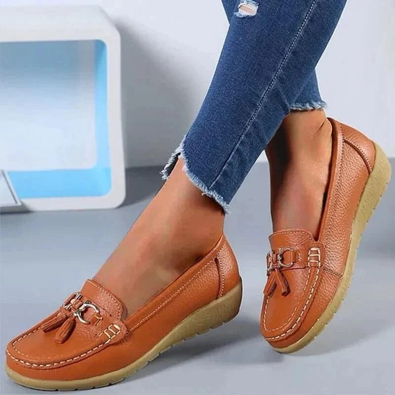 Womens Loafers with Curved Insole Design in Leather