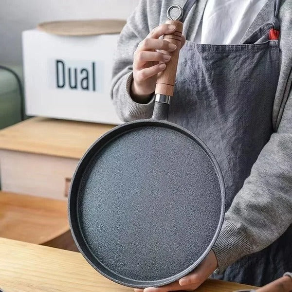 Crepe Pan Made of Cast Iron for Gas and Induction Stoves