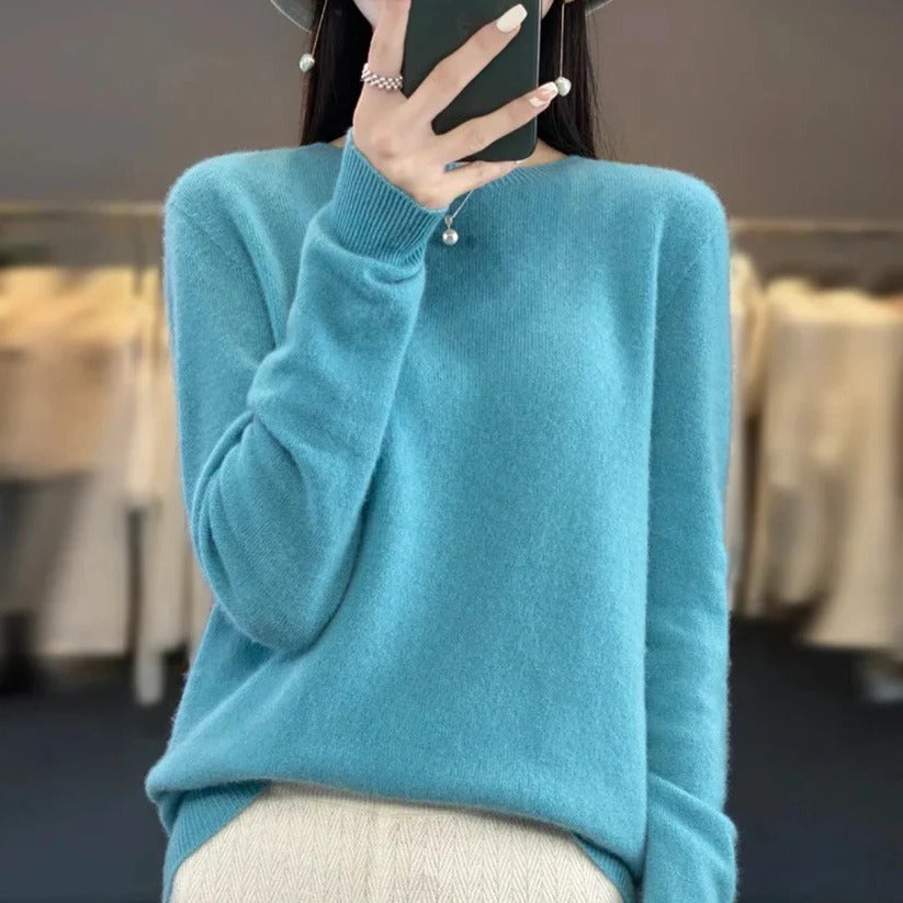 Womens Crewneck Cashmere Sweater - Pullover Style