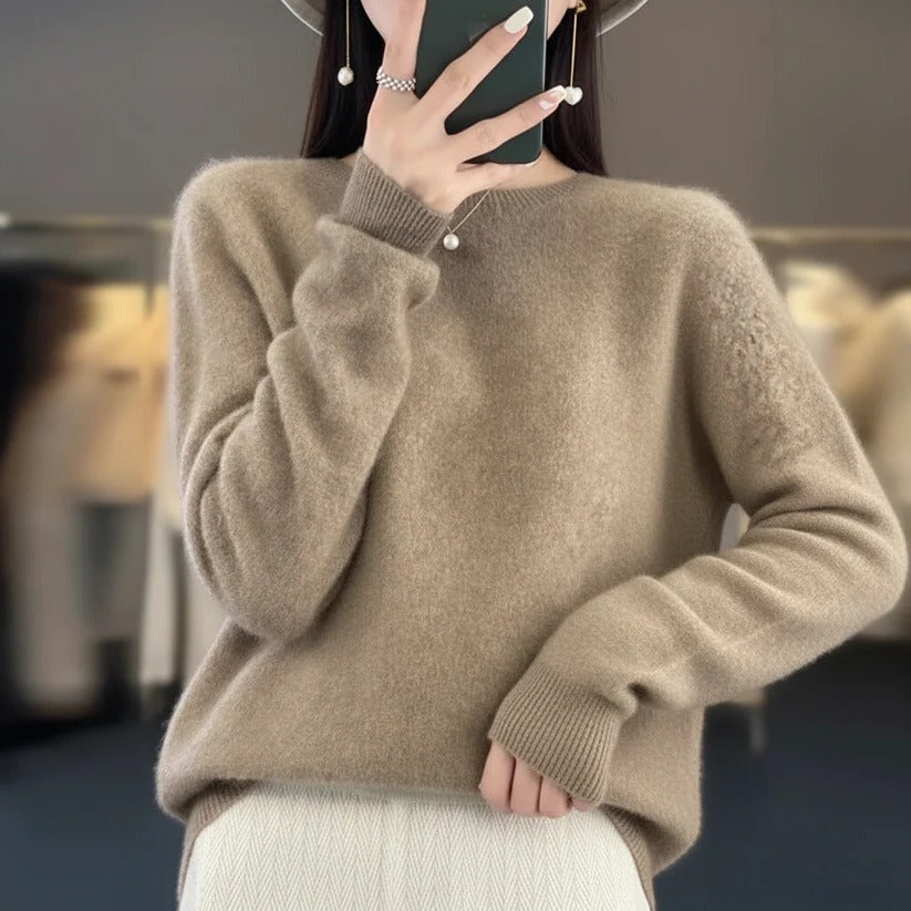 Womens Crewneck Cashmere Sweater - Pullover Style