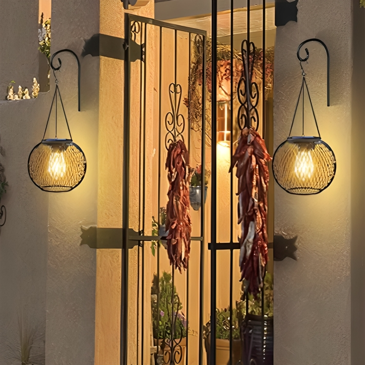 Retro Design Metal Grid Solar Lantern for Outdoor Gardens