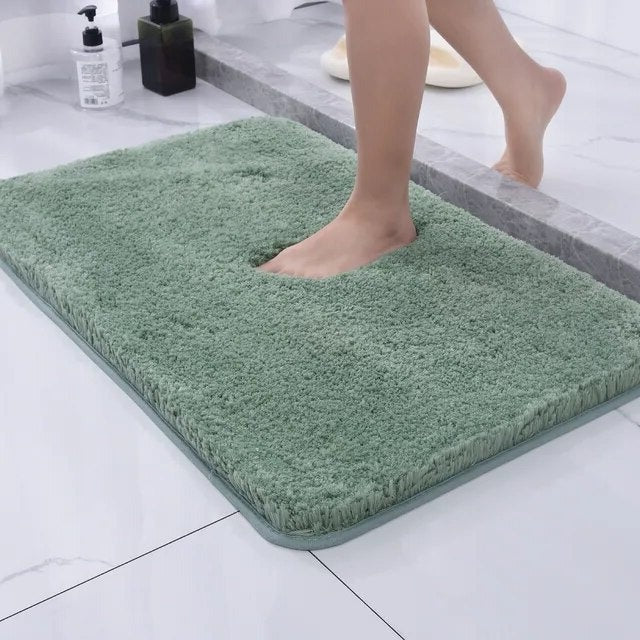 Plush Pile Bath Mat Made of Faux Fur