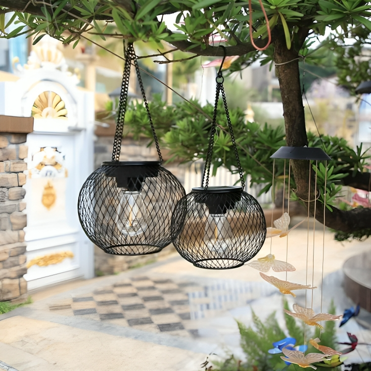 Retro Design Metal Grid Solar Lantern for Outdoor Gardens