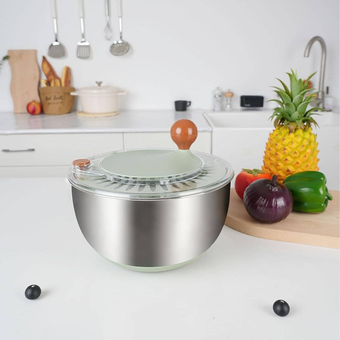 Salad Spinner Made of Stainless Steel with Drain Spout and Non-Slip Lid