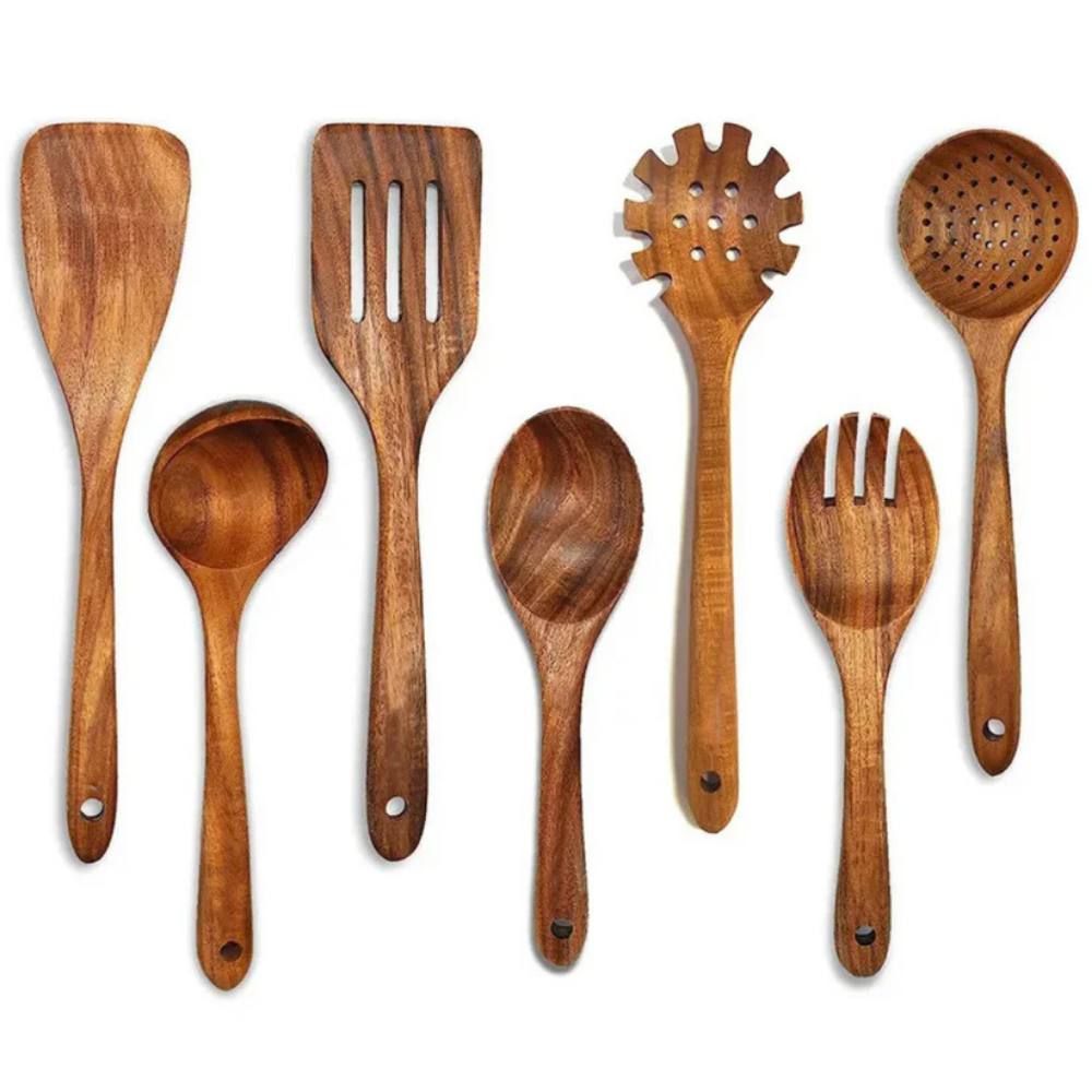 Natural and Durable Kitchen Utensil Set Made of Acacia Wood