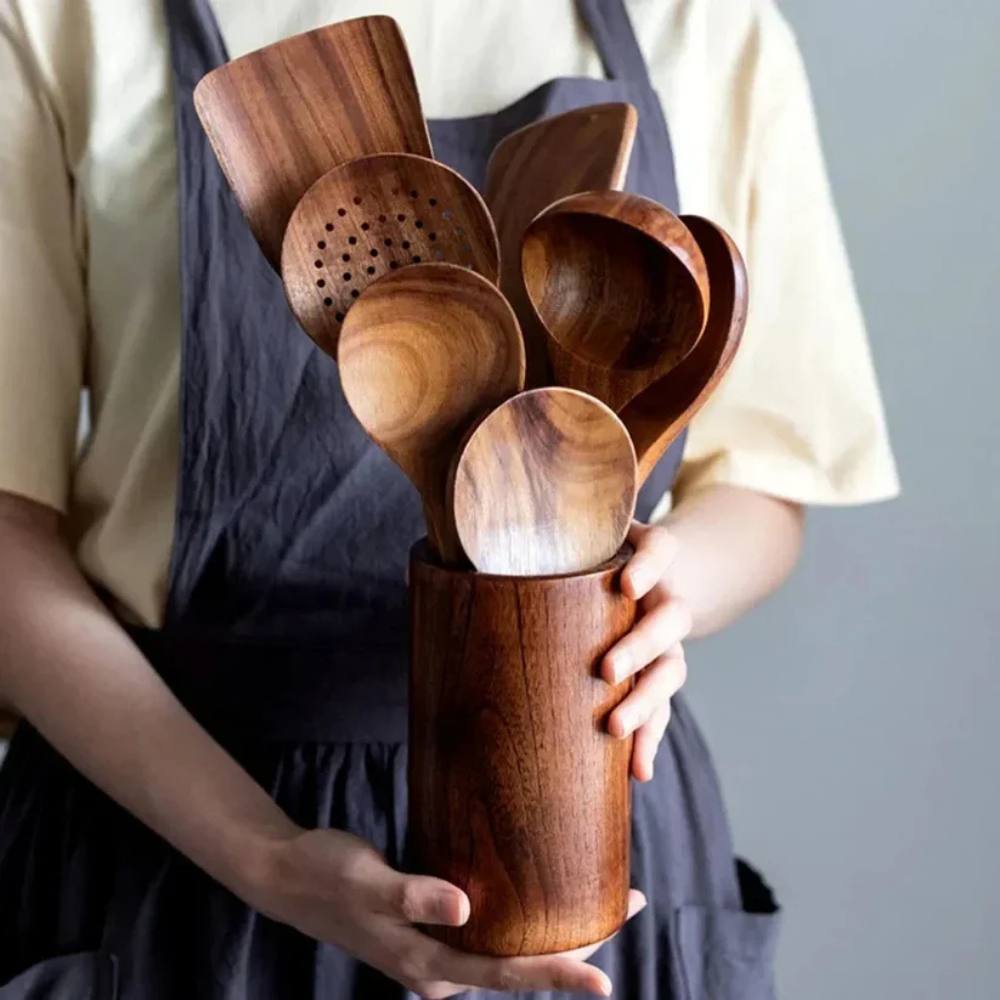 Natural and Durable Kitchen Utensil Set Made of Acacia Wood