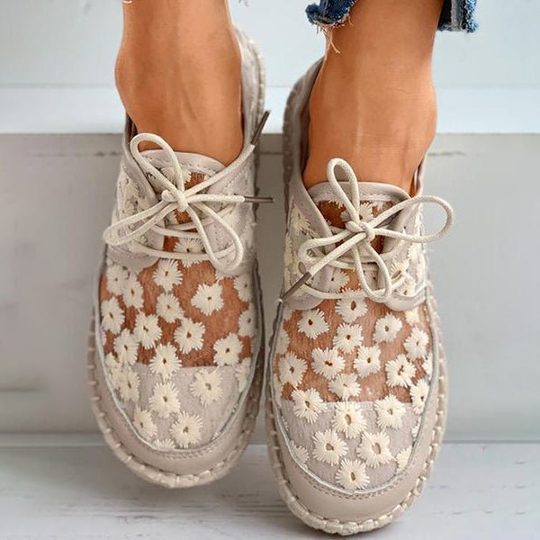 Floral Pattern Women's Embroidered Footbed Shoes