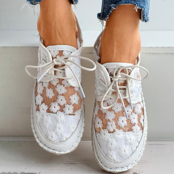 Floral Pattern Women's Embroidered Footbed Shoes