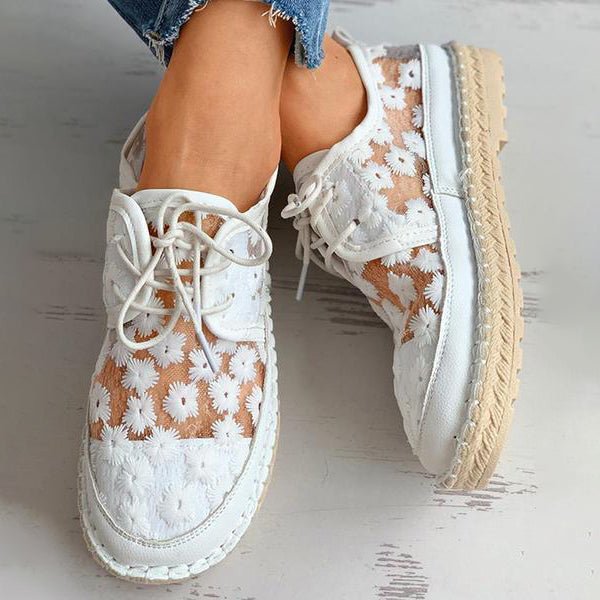 Floral Pattern Women's Embroidered Footbed Shoes