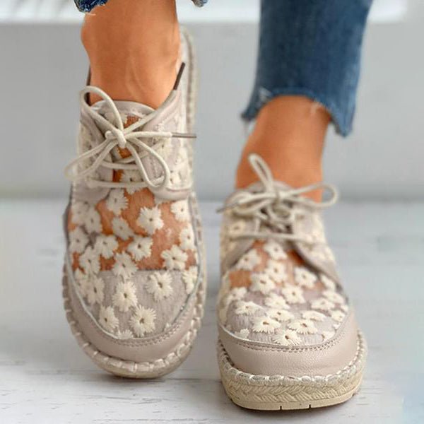 Floral Pattern Women's Embroidered Footbed Shoes