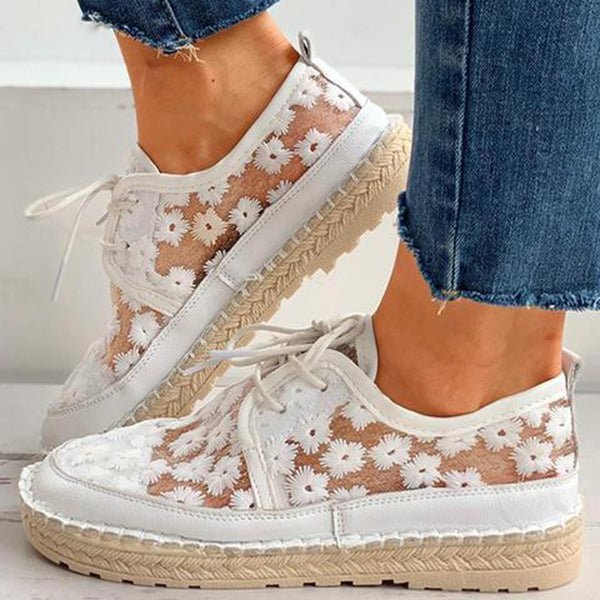 Floral Pattern Women's Embroidered Footbed Shoes