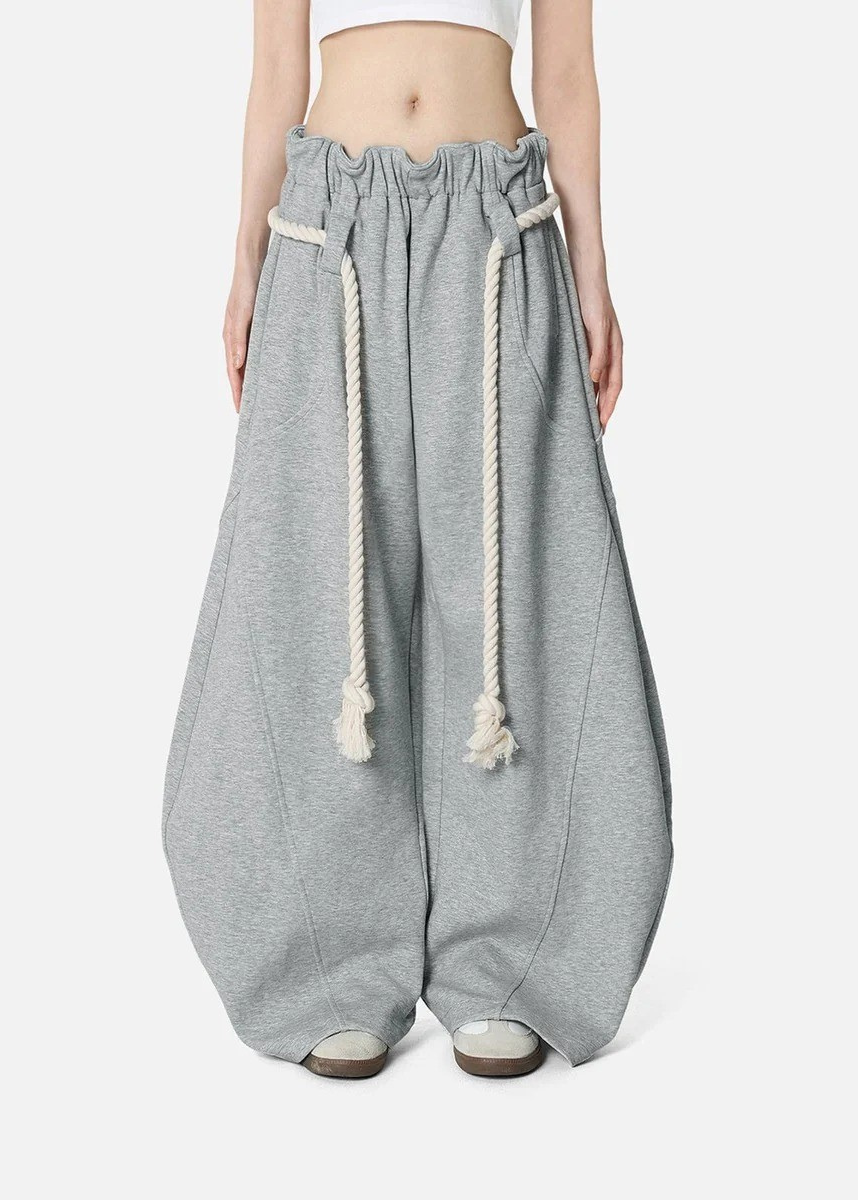 Chic High-Waisted Joggers for Women – Modern Barrel Leg Sweatpants with Adjustable Elastic Waist and Deep Pockets